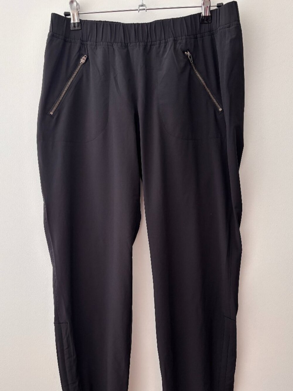 Athleta  Aspire Ankle womans black pants size 8